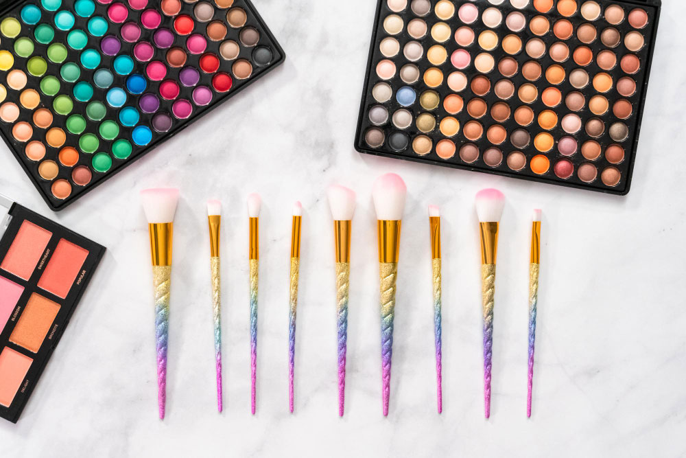 Understanding Different Types of Highlighters: Powder, Cream, and Liquid Formulas