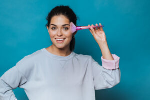 The Benefits of Using Highlighter for Mature Skin: Enhancing Radiance and Youthfulness
