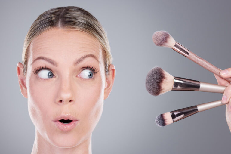 The Role of Makeup Brushes in Achieving a Natural Makeup Look