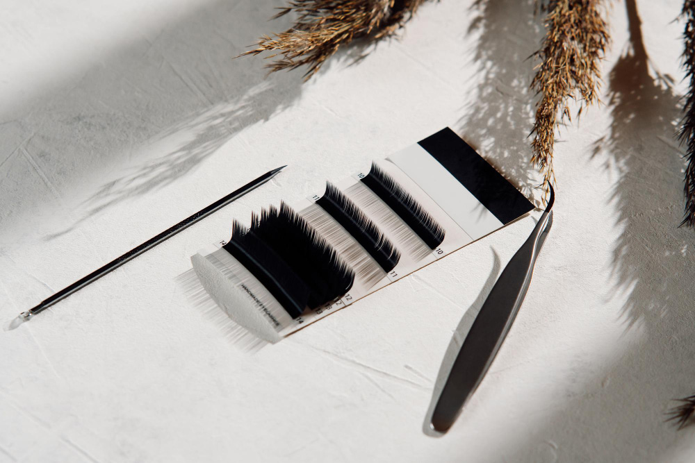 How to Choose the Right Eyelash Separator for Your Lash Type: Comb vs Brush vs Comb-Brush Hybrid