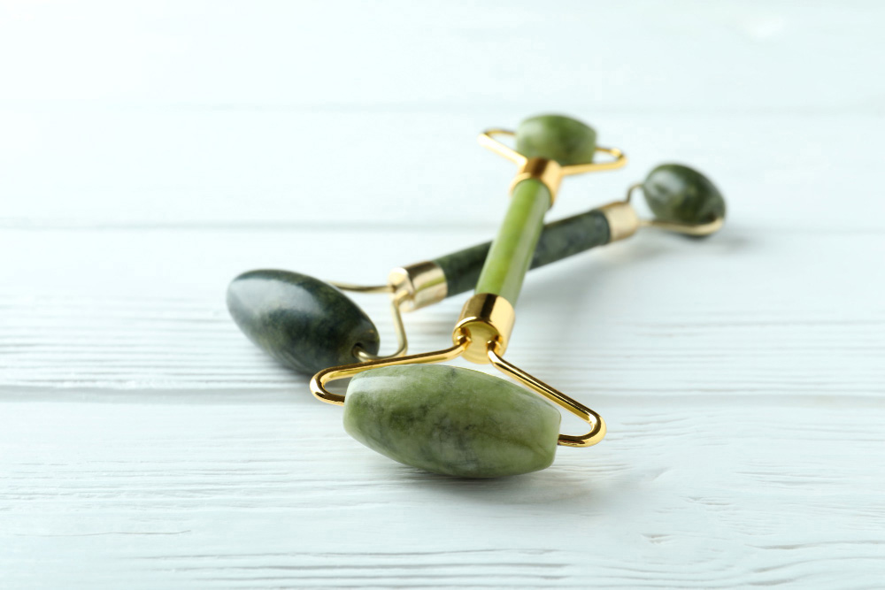 Jade Roller for Dry Skin: Hydrating and Nourishing Your Complexion
