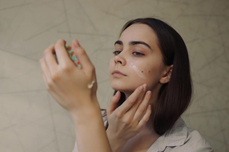 Treating Dry, Flaky Skin: Hydrating Solutions for a Smooth, Supple Complexion