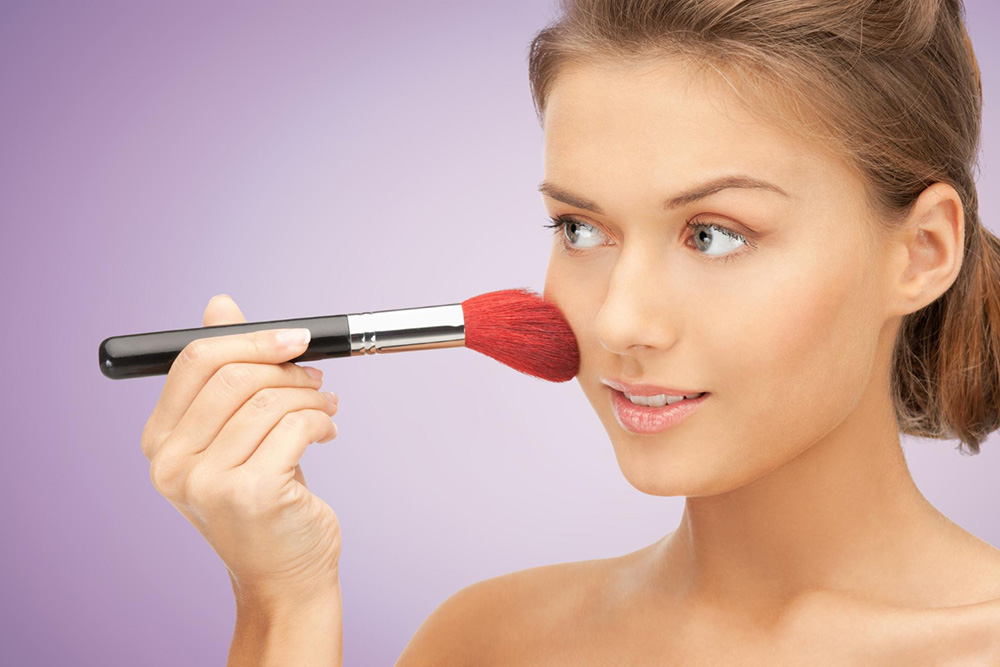 Enhancing Your Blush Application with the Right Brushes: Techniques and Tips