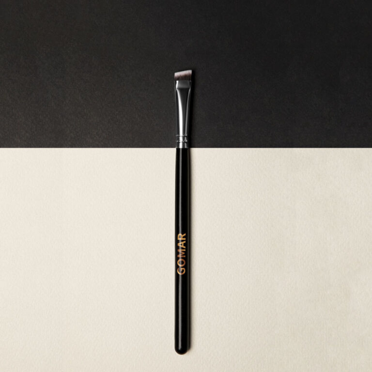 Angled eyeliner brush