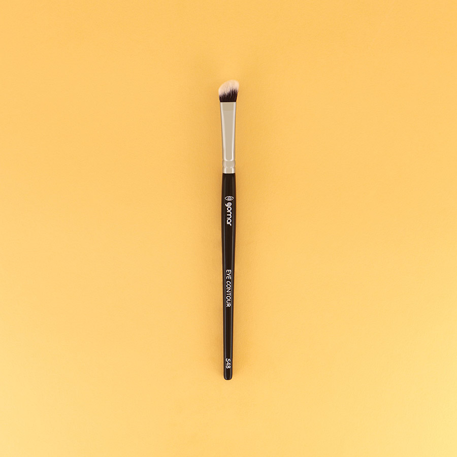 S48 angled eyeshadow brush